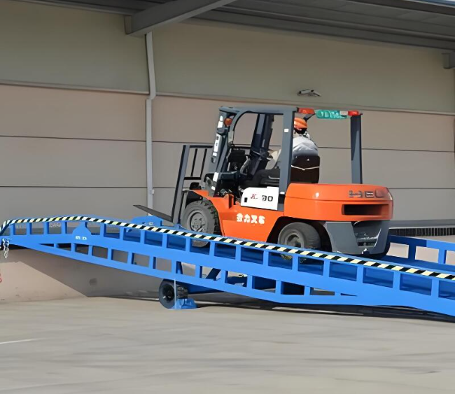 集安移动式卸货平台（叉车用）